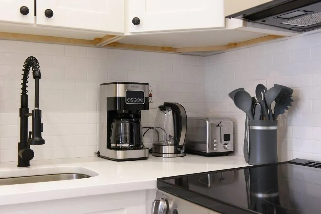 240-14 New Studio Prime Location W&D In Unit New York Apartment