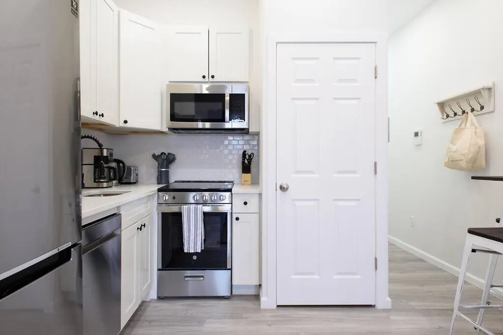 240-14 New Studio Prime Location W&D In Unit New York